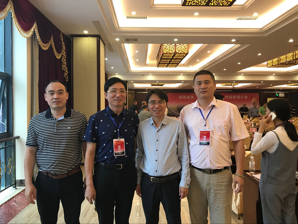 林华兴等人合影.jpg