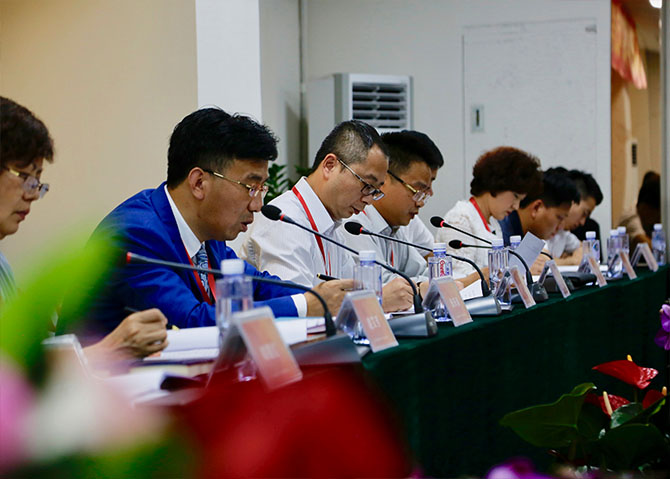 爱华国际教育科技集团董事长张庆阔发言