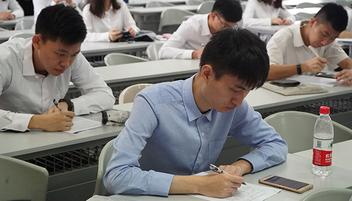 答辩学员积极准备中