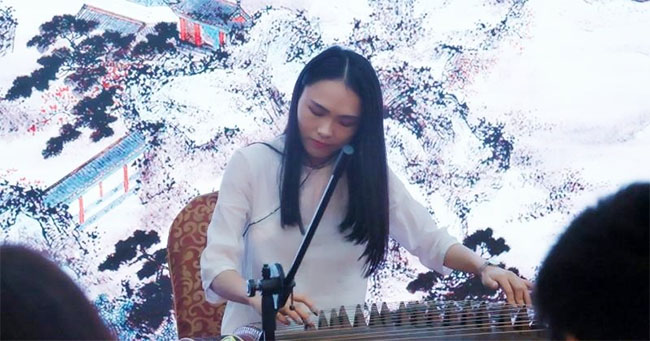 现场表演