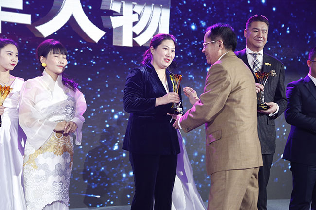 爱华教育荣获2018年度综合实力教育集团！ 享全球智慧，创教育未来