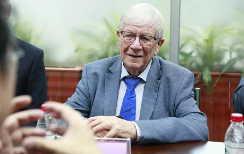 德国大学基金会主席，西南法伦科学技术大学教授Professor Jürgen Grüneberg