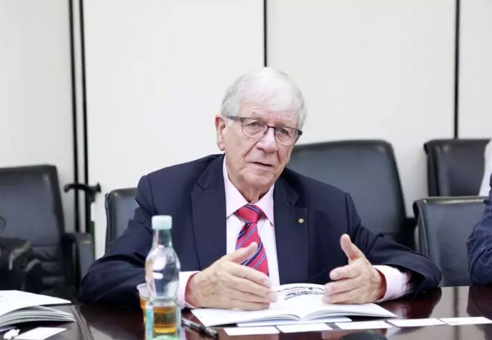 德国大学基金会主席，西南法伦科学技术大学教授Professor Jürgen Grüneberg